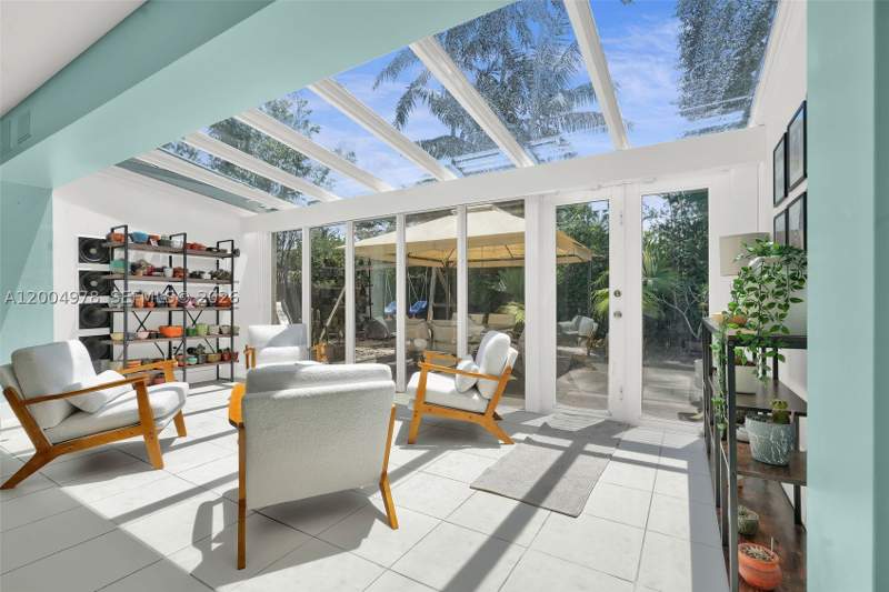 4 bedroom SingleFamilyResidence at 15540 SW 152nd Ter, Weitzer Shauna Meadows SE, Miami — photo 2