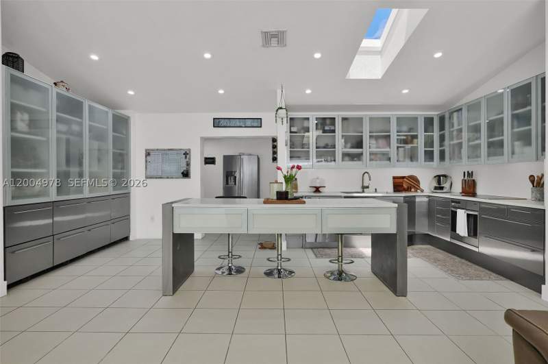 4 bedroom SingleFamilyResidence at 15540 SW 152nd Ter, Weitzer Shauna Meadows SE, Miami — photo 5