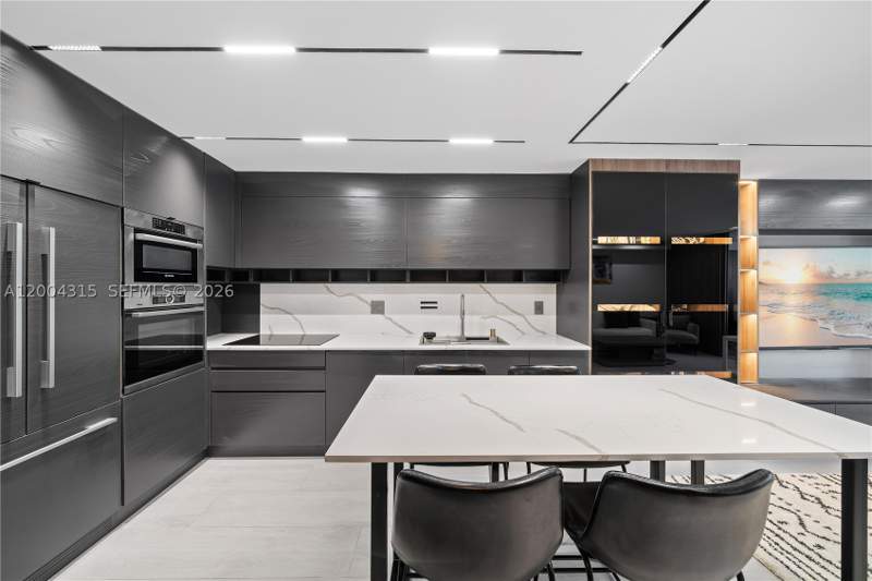 0 bedroom Condominium at 2301 Collins Ave 432, Roney Palace Condo, Miami Beach — photo 5