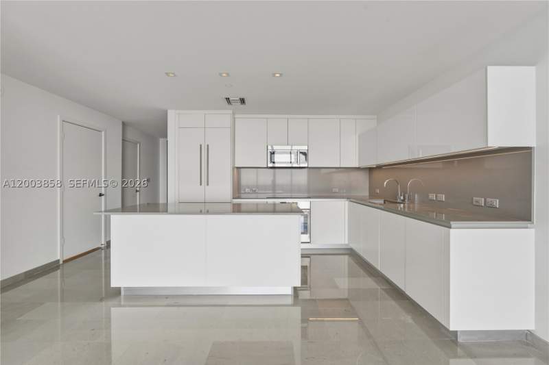 2 bedroom Condominium at 88 SW 7th St 3710, Rise Condo, Miami — photo 5