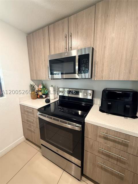 102 NW 10th Pl, Florida City FL - photo 14 of 40