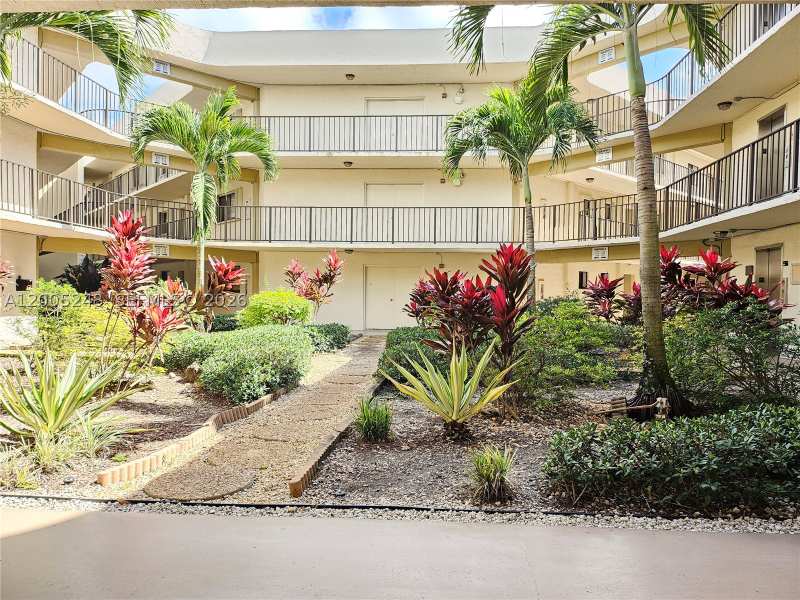 2 bedroom Condominium at 8005 SW 107th Ave 305, The Horizons Condo #6, Miami — photo 1