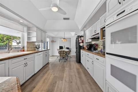 10124 SW 130th Ter, Miami FL - photo 6 of 33