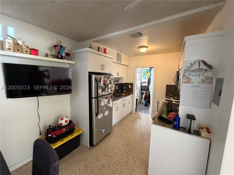4 bedroom SingleFamilyResidence at 3361 SW 28th St, Silver Bluff Gardens, Miami — photo 3