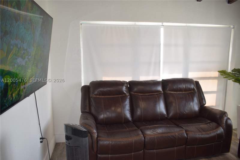 3 bedroom SingleFamilyResidence at 841 Hialeah Dr, Essex Village-Third Addit, Hialeah — photo 4