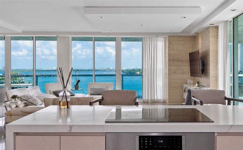 3 bedroom Condominium at 10 Venetian Way 804, The Grand Venetian Condo, Miami Beach — photo 2