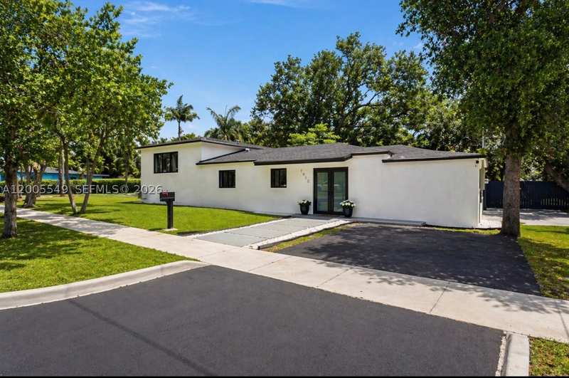 7 bedroom SingleFamilyResidence at 1810 NE 161st St, Fulford Heights, North Miami Beach — photo 1