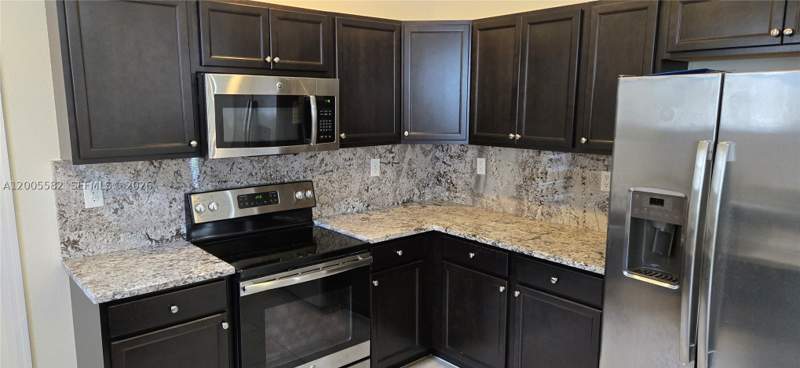 5 bedroom SingleFamilyResidence at 525 SE 34th Ter, Baywinds At Cozumel, Homestead — photo 5