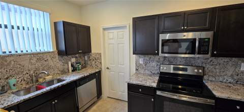 525 SE 34th Ter, Homestead FL - photo 6 of 34