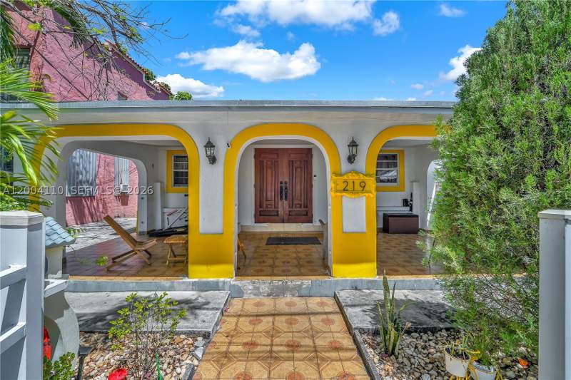 3 bedroom SingleFamilyResidence at 219 SW 6th Ave, City Of Miami South, Miami — photo 3