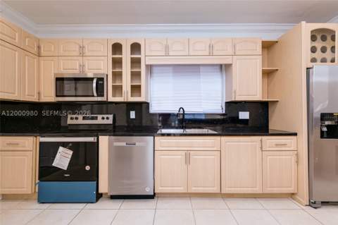 840 NE 182nd Ter, North Miami Beach FL - photo 11 of 35