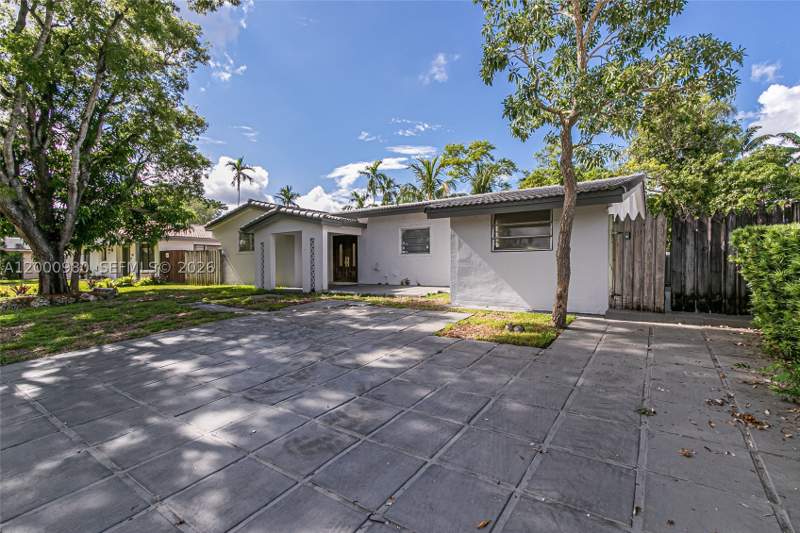 4 bedroom SingleFamilyResidence at 840 NE 182nd Ter, Pickwick Lake Estates Sec, North Miami Beach — photo 3