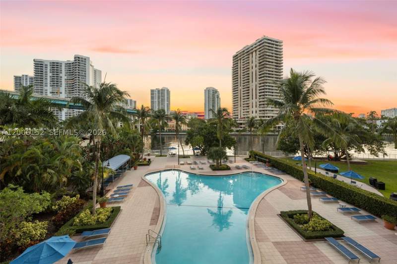 1 bedroom Condominium at 19390 Collins Ave 1410, Oceanview Building A Cond, Sunny Isles Beach — photo 4