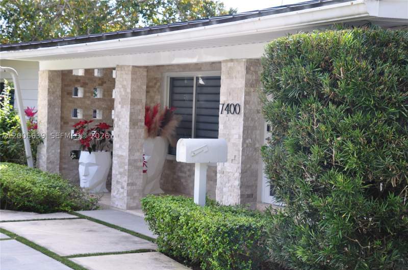 4 bedroom SingleFamilyResidence at 7400 SW 116th St, Andrews & Bigman Sub, Pinecrest — photo 2