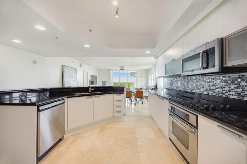3 bedroom Condominium at 14951 Royal Oaks Lane 1109, The Oaks I Condo, North Miami — photo 5