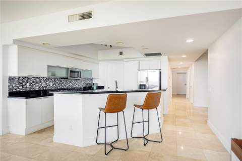 14951 Royal Oaks Lane 1109, North Miami FL - photo 7 of 31