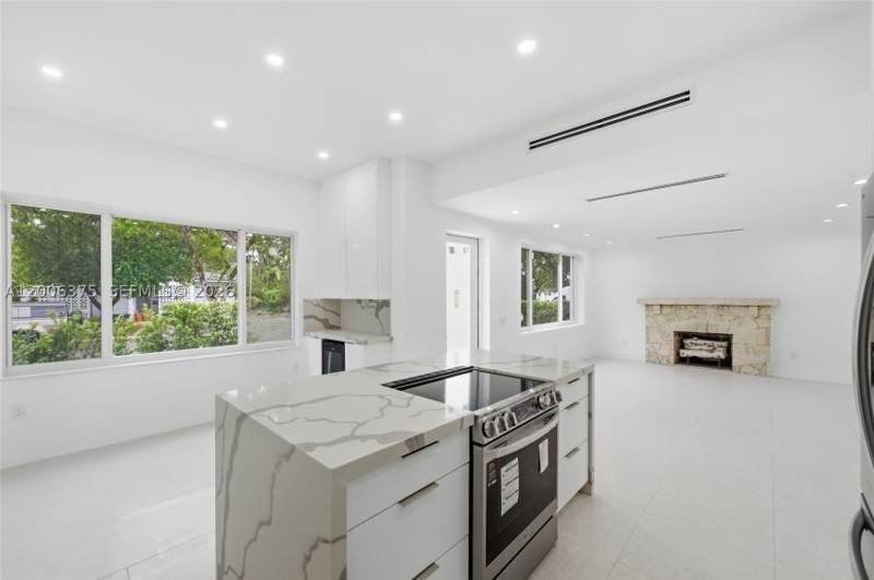3 bedroom SingleFamilyResidence at 5735 SW 12th St, Sylvania Heights, West Miami — photo 5