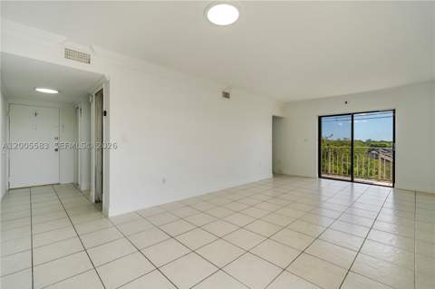 8401 NW 8 St 401, Miami FL - photo 12 of 40