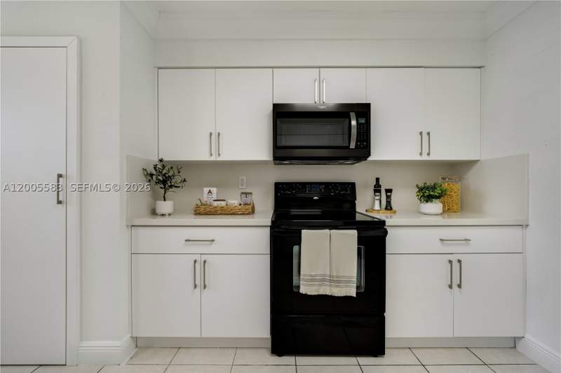3 bedroom Condominium at 8401 NW 8 St 401, Visions At Fountainbleau P, Miami — photo 3
