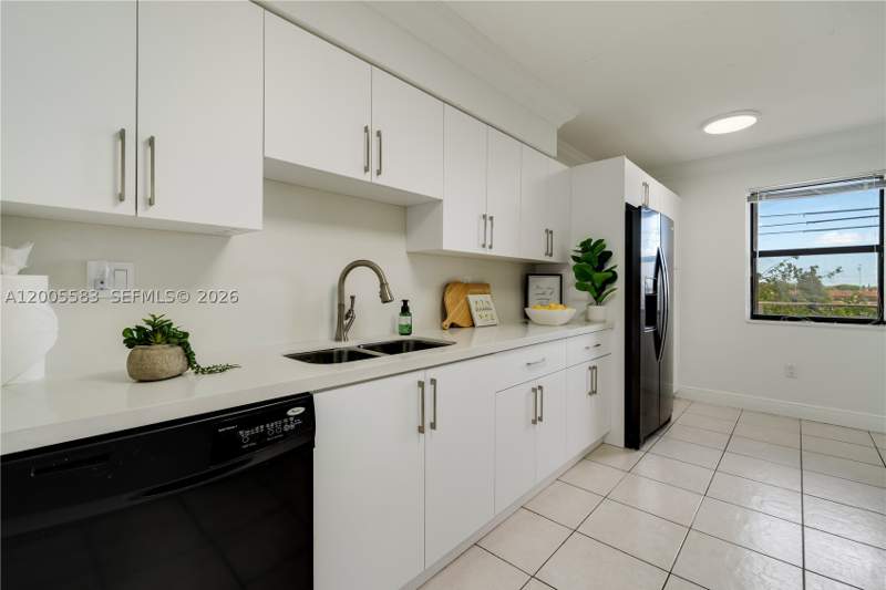 3 bedroom Condominium at 8401 NW 8 St 401, Visions At Fountainbleau P, Miami — photo 4