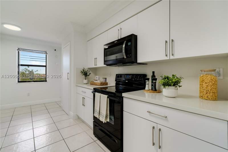 3 bedroom Condominium at 8401 NW 8 St 401, Visions At Fountainbleau P, Miami — photo 5