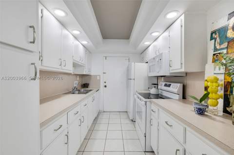 5401 Collins Ave 611, Miami Beach FL - photo 15 of 36