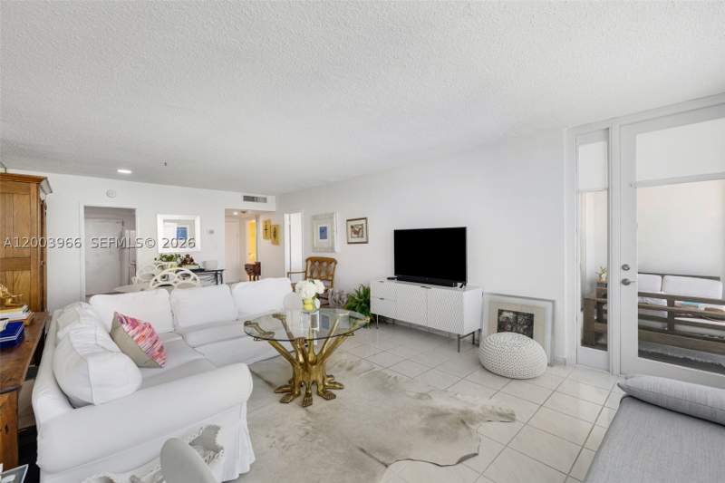 1 bedroom Condominium at 5401 Collins Ave 611, The Carriage House Condo, Miami Beach — photo 3
