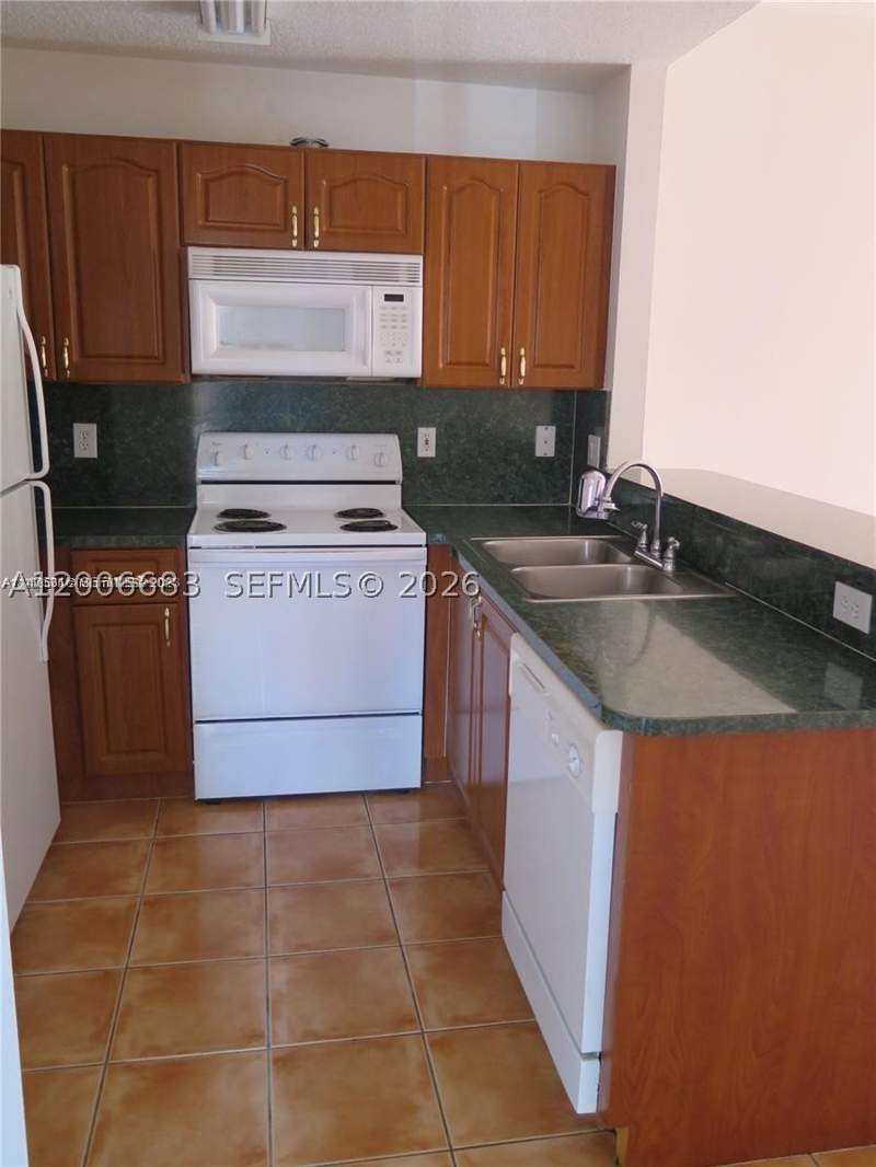 3 bedroom Condominium at 6202 NW 116th Pl 443, The Gates At Doral Isles, Doral — photo 4
