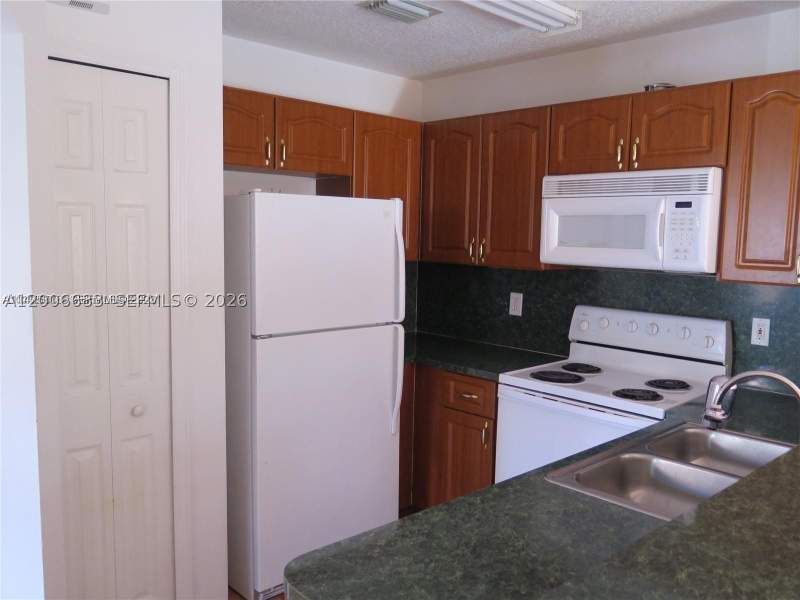 3 bedroom Condominium at 6202 NW 116th Pl 443, The Gates At Doral Isles, Doral — photo 5