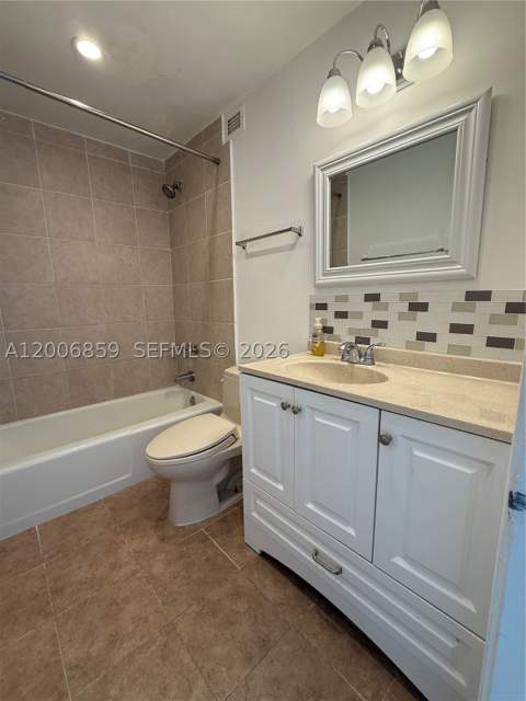 400 Kings Point Dr 608, Sunny Isles Beach FL - photo 10 of 22