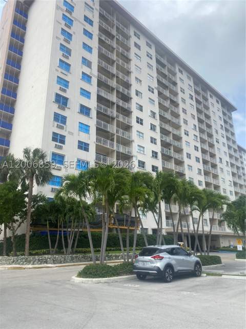 400 Kings Point Dr 608, Sunny Isles Beach FL - photo 22 of 22