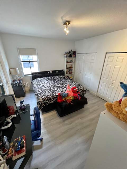 10086 NW 89th Ter, Doral FL - photo 12 of 19