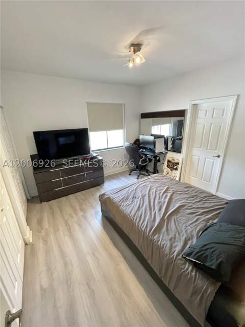 10086 NW 89th Ter, Doral FL - photo 14 of 19