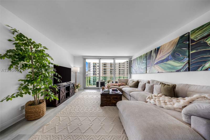 2 bedroom Condominium at 1000 West Ave 702, Mirador 1000 Condo, Miami Beach — photo 2