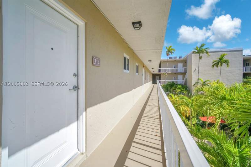 1 bedroom Condominium at 8103 Camino Real C-314, Village Of Kings Creek Co, Miami — photo 4