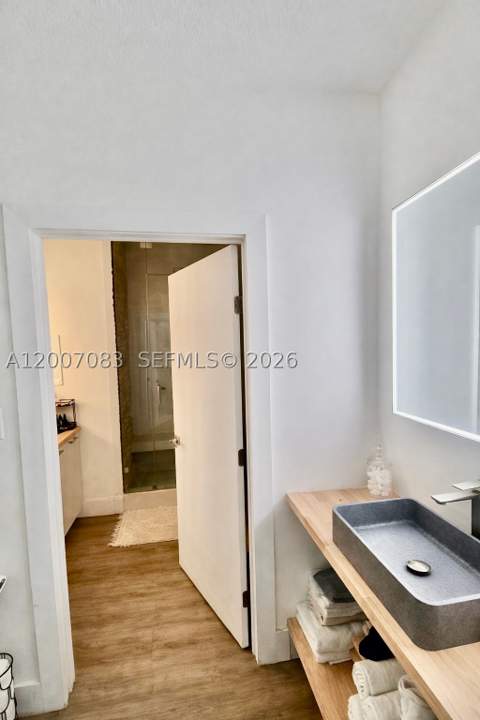 1800 N Bayshore Dr 303, Miami FL - photo 12 of 55