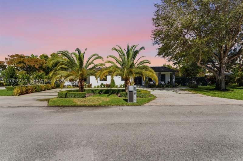 4 bedroom SingleFamilyResidence at 8625 SW 147th St, Country Club Grove Pt 4, Palmetto Bay — photo 2