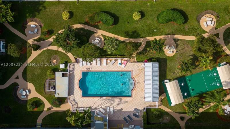 1 bedroom StockCooperative at 15610 NE 6th Ave 18C, Golden Towers No 2 Inc -, Miami — photo 4