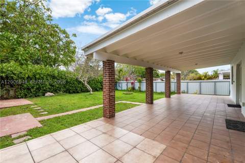330 SW 104th Ct, Sweetwater FL - photo 10 of 26