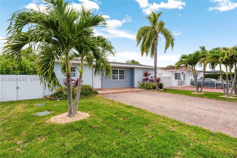 3 bedroom SingleFamilyResidence at 330 SW 104th Ct, Raineys Sub, Sweetwater — photo 2