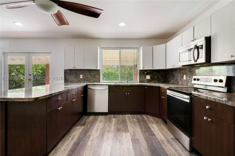 3 bedroom SingleFamilyResidence at 330 SW 104th Ct, Raineys Sub, Sweetwater — photo 5