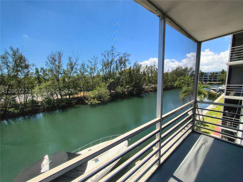 2 bedroom Condominium at 3660 NE 166th St 302, Eastern Shores White Hous, North Miami Beach — photo 5