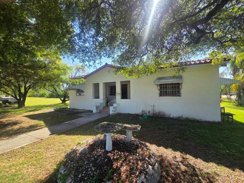 5 bedroom SingleFamilyResidence at 145 SW 3rd Avenue, Town Of Florida City, Florida City — photo 2