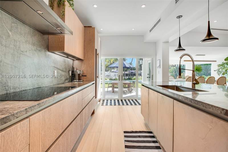 4 bedroom SingleFamilyResidence at 815 NE 76th St, Belle Meade Rev Pl, Miami — photo 5