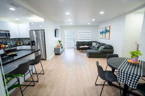 5290 Palm Ave, Hialeah FL - photo 9 of 25