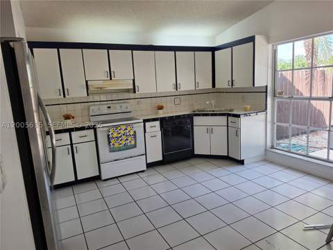 5335 SW 153rd Ave, Miami FL - photo 6 of 17