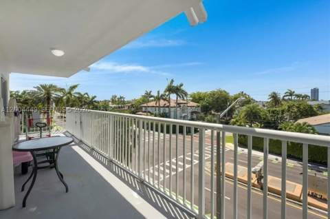 3527 NE 168th St 409, North Miami Beach FL - photo 7 of 9