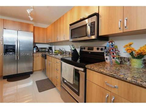 7501 E Treasure Dr 8C, North Bay Village FL - photo 8 of 16
