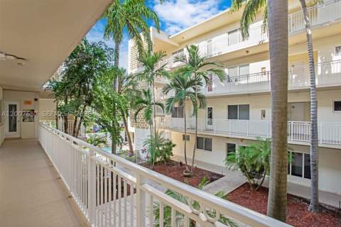 10001 W Bay Harbor Dr 208, Bay Harbor Islands FL - photo 13 of 15