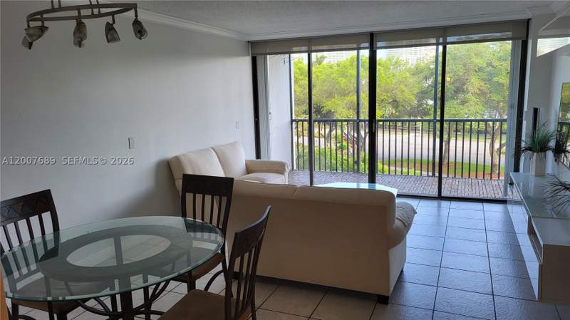 1 bedroom Condominium at 3475 N Country Club Dr 409, Ensenada Condo Bldg E-Ii, Aventura — photo 3